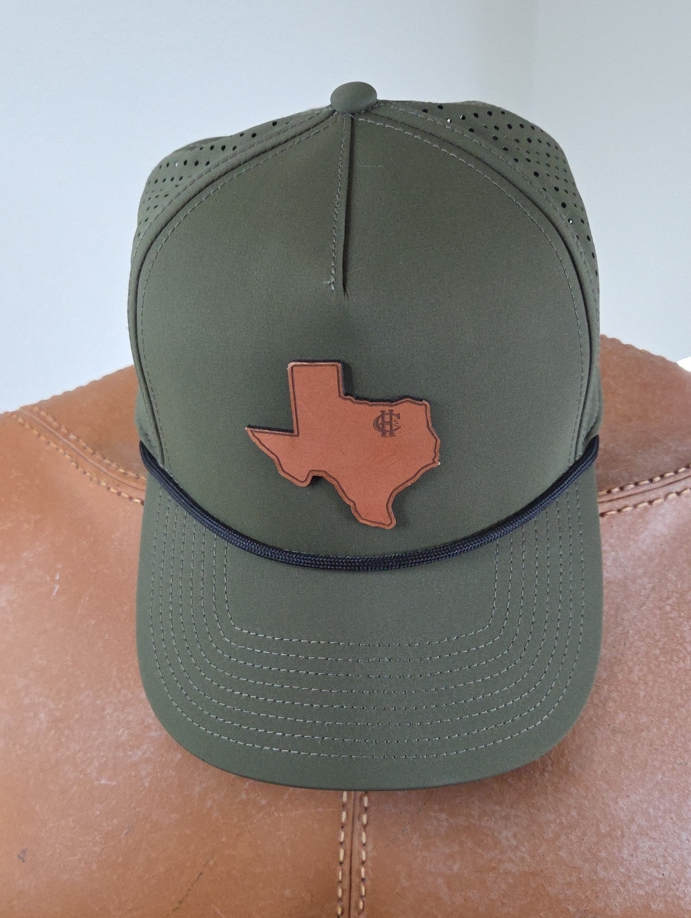 Branded Bills PREFORMANCE 545 MENS HAT CAP NWOT  OLIVE GREEN Texas Leather Patch